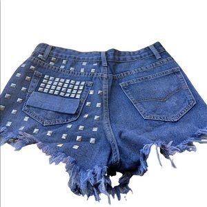 JCL STUDDED DENIM‎ SHORTS